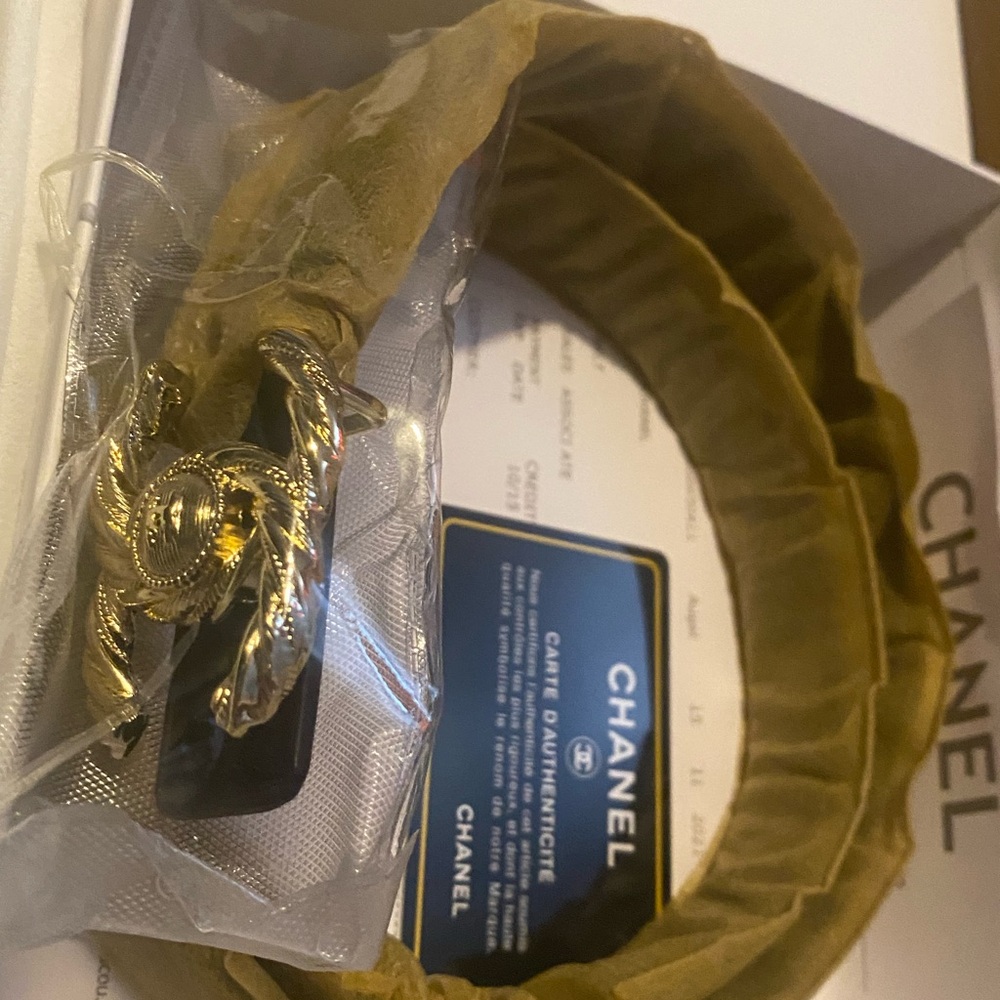 CHANEL Black Leather Belt Gold CHANEL Logo Buckle - Picture 8 of 12